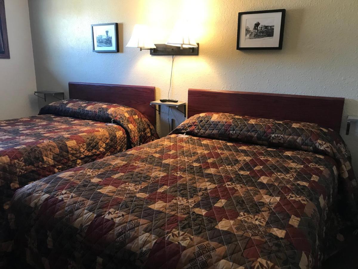 Highland Court Motel Fairmont Esterno foto