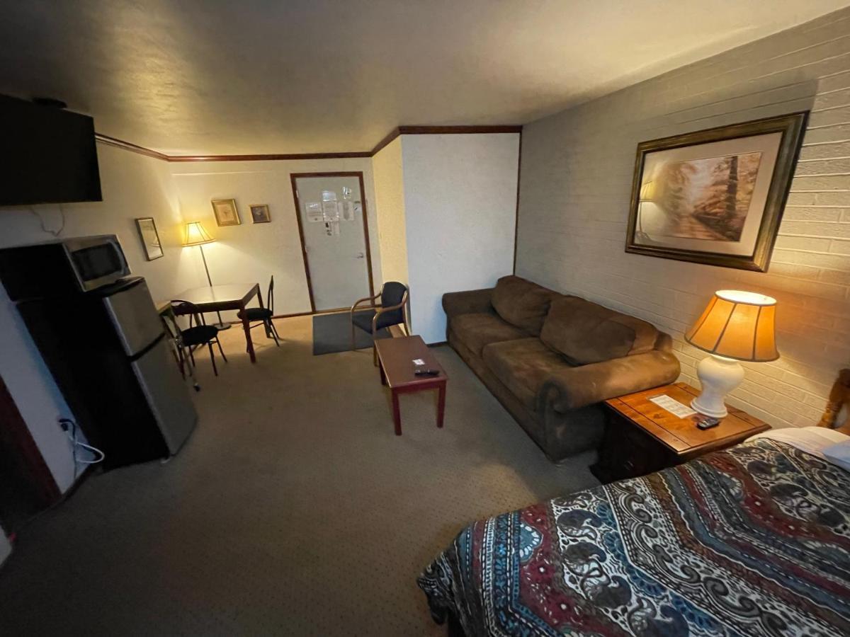 Highland Court Motel Fairmont Esterno foto