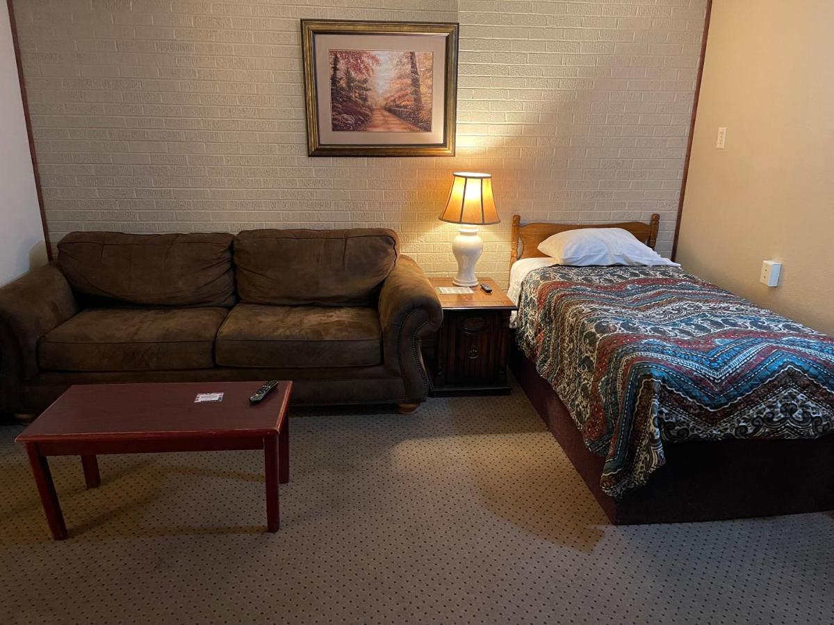 Highland Court Motel Fairmont Esterno foto