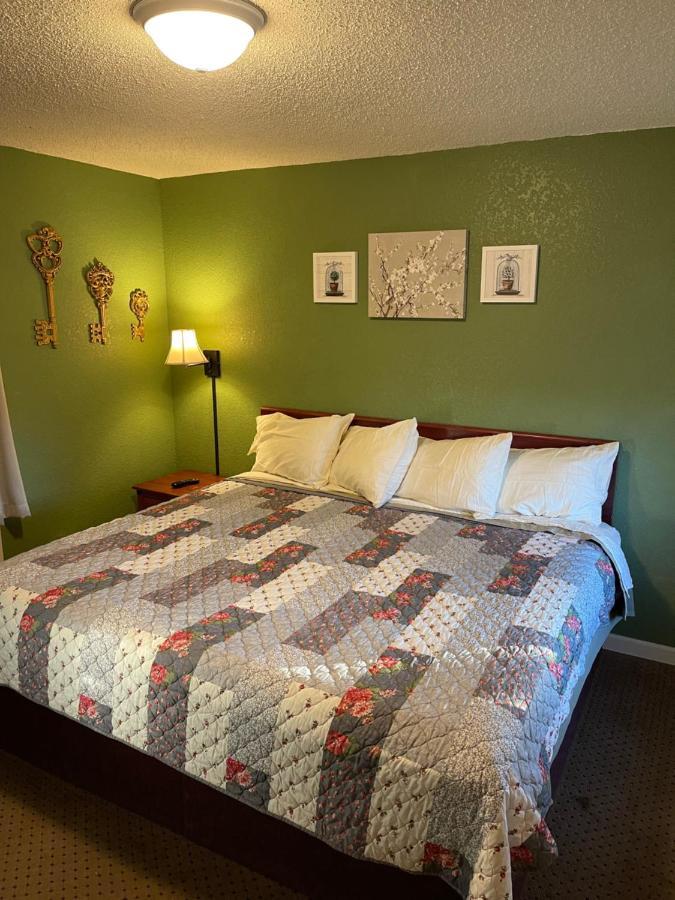 Highland Court Motel Fairmont Esterno foto